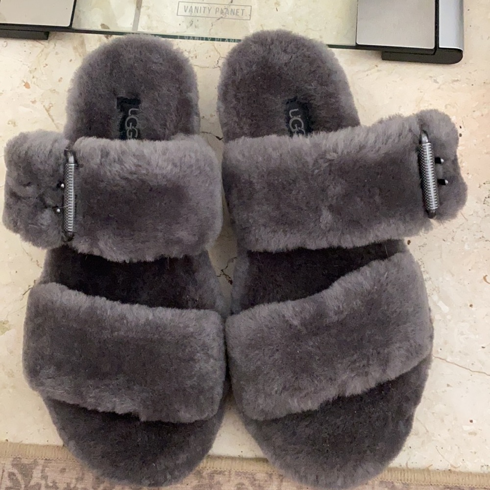 New Ugg platform slippers. Size 7.